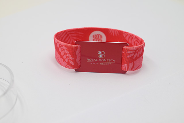 工牌要不要帶？