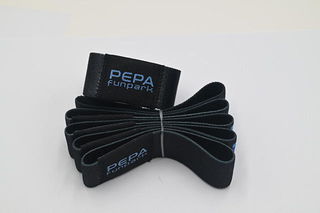 與條形碼掃描類似,RFID腕帶電子標(biāo)簽有一套完整的使用系統(tǒng) 與條形碼掃描類似,RFID腕帶電子標(biāo)簽有一套完整的使用系統(tǒng)