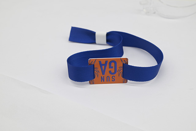 反腐又一劑“猛藥” 中央紀(jì)委要求紀(jì)檢監(jiān)察系統(tǒng)6月20日前清退校園卡 反腐又一劑“猛藥” 中央紀(jì)委要求紀(jì)檢監(jiān)察系統(tǒng)6月20日前清退校園卡